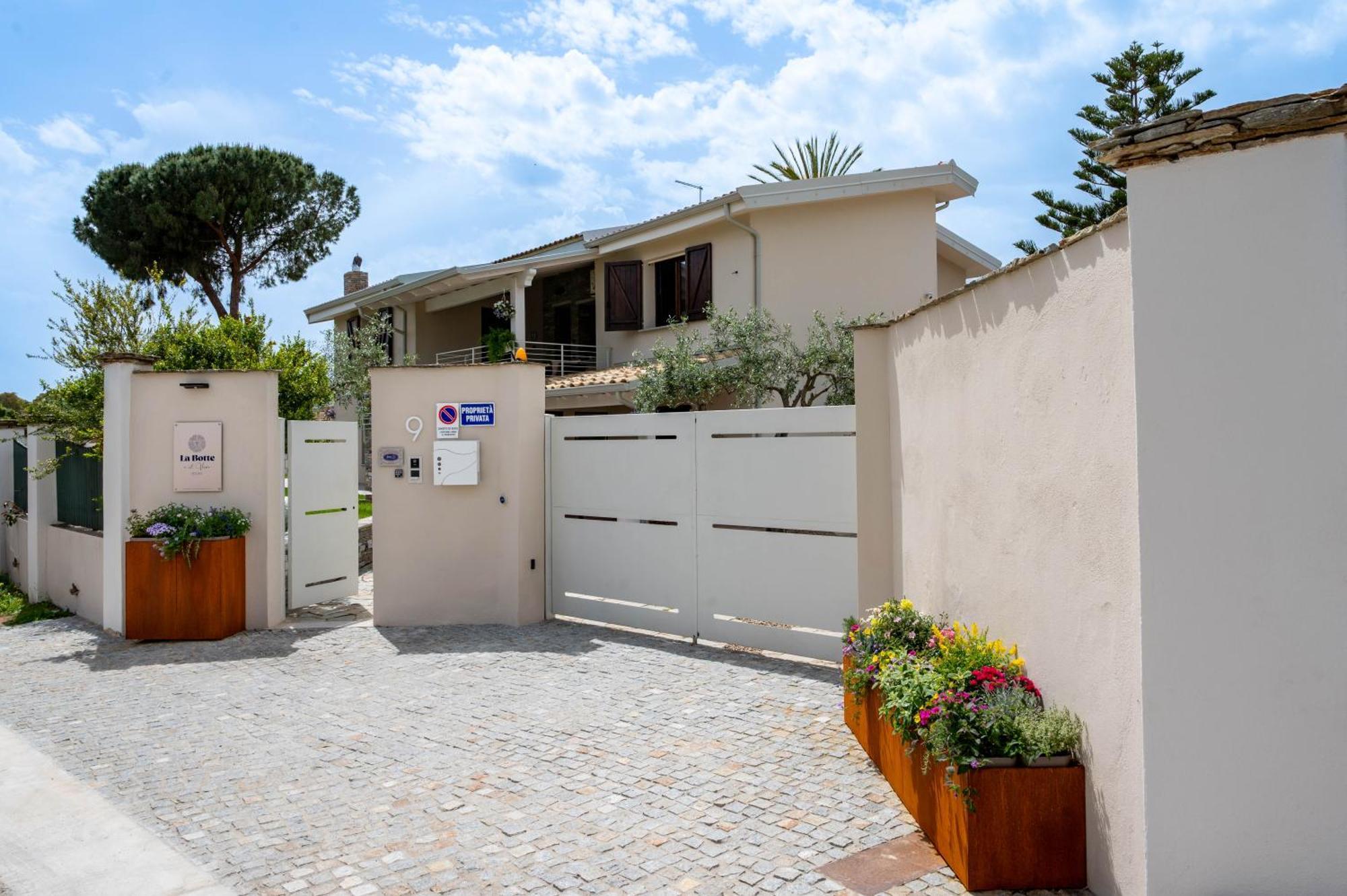 La Botte E Il Vino Rooms Capoterra Exterior photo